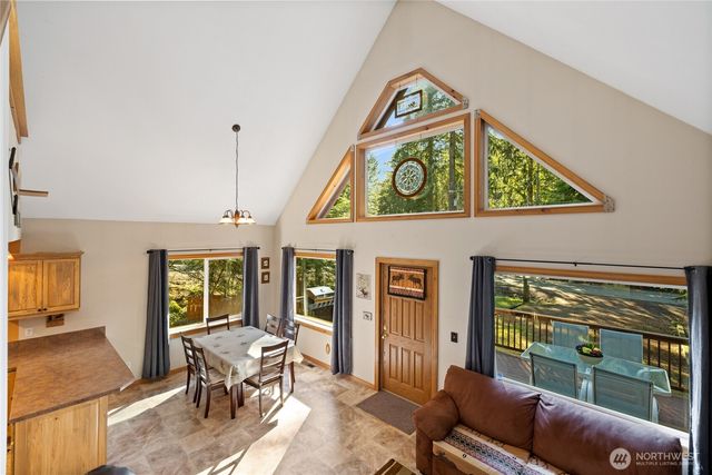214 Paradise Dr, Ashford, WA 98304