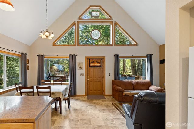 214 Paradise Dr, Ashford, WA 98304