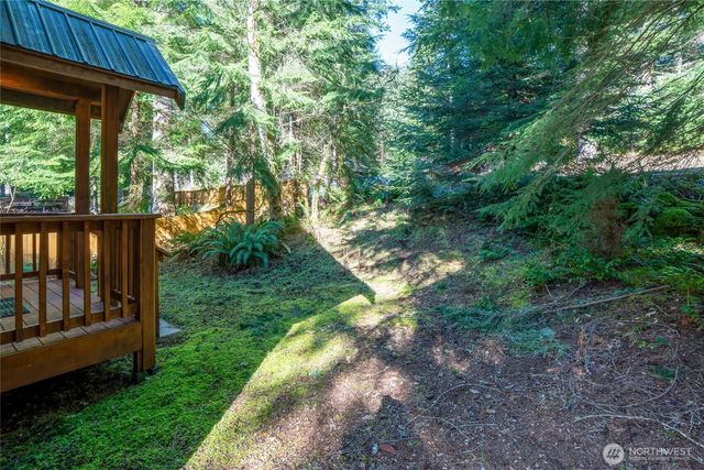 214 Paradise Dr, Ashford, WA 98304