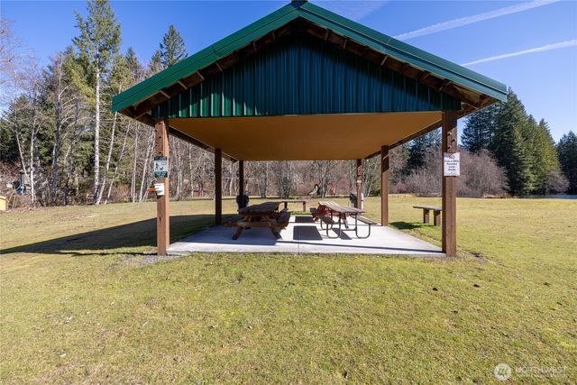 214 Paradise Dr, Ashford, WA 98304