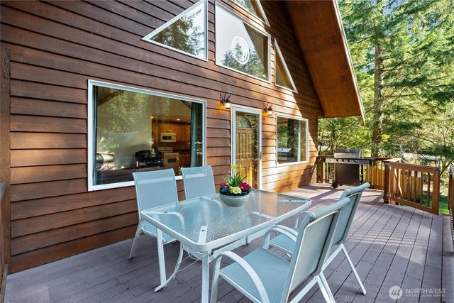 214 Paradise Dr, Ashford, WA 98304