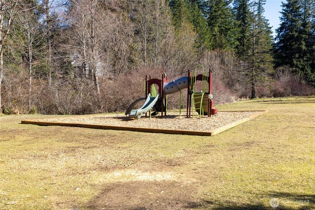 214 Paradise Dr, Ashford, WA 98304