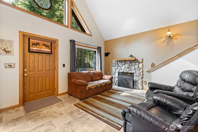 214 Paradise Dr, Ashford, WA 98304