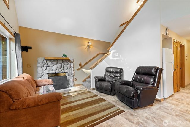 214 Paradise Dr, Ashford, WA 98304