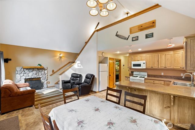 214 Paradise Dr, Ashford, WA 98304
