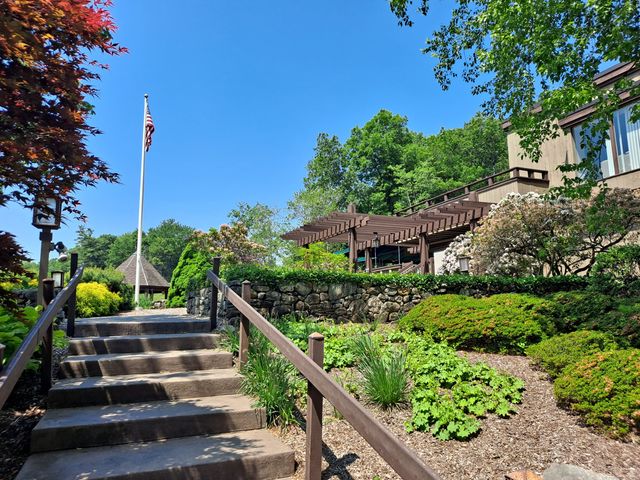 11 Conifer Lane 11, Avon, CT 06001