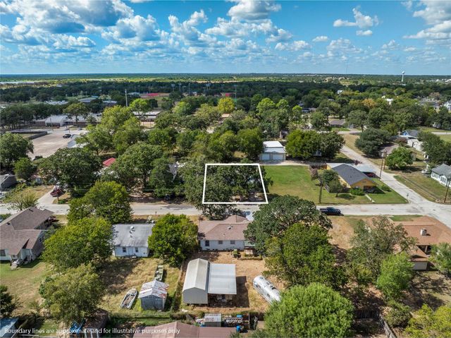 488 Seventh St, Somerville, TX 77879