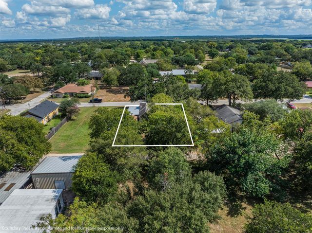 488 Seventh St, Somerville, TX 77879