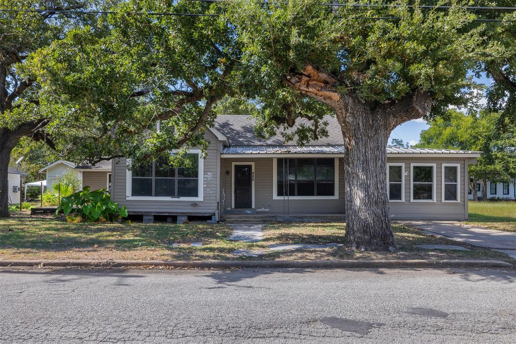488 Seventh St, Somerville, TX 77879