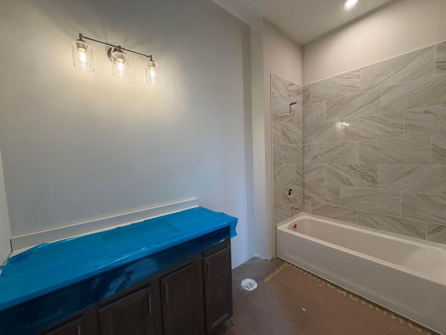 6776 Woodedge Lane, Hilliard, OH 43026