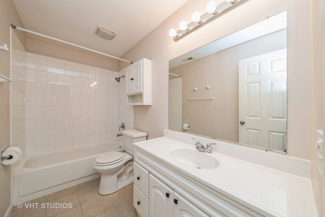 841 Cross Creek Court C, Roselle, IL 60172
