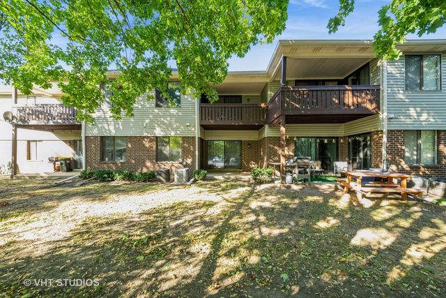 841 Cross Creek Court C, Roselle, IL 60172