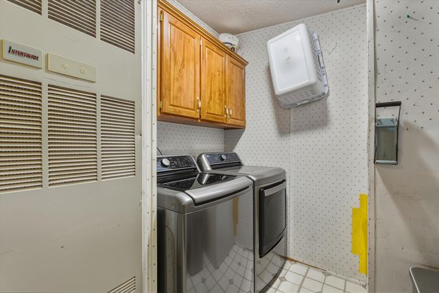 3033 Dona Juanita Drive SW, Albuquerque, NM 87121