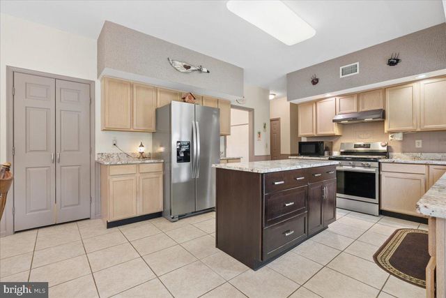 5 HARTNETT WAY, Millstone Twp, NJ 08510