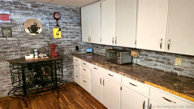 417566 E 1140 Road, Checotah, OK 74426