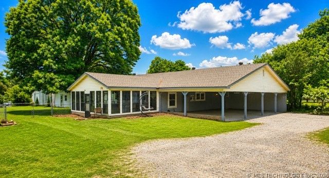 417566 E 1140 Road, Checotah, OK 74426