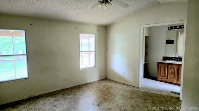 417566 E 1140 Road, Checotah, OK 74426