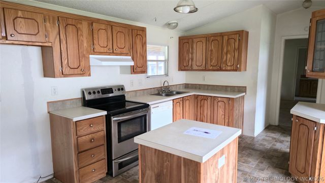 417566 E 1140 Road, Checotah, OK 74426