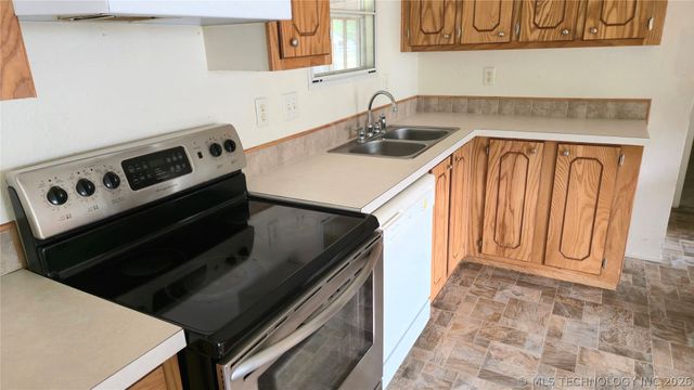 417566 E 1140 Road, Checotah, OK 74426
