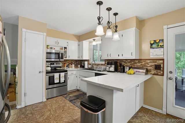 2478 Hiller Road, West Bloomfield, MI 48324