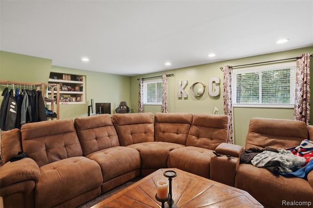 2478 Hiller Road, West Bloomfield, MI 48324