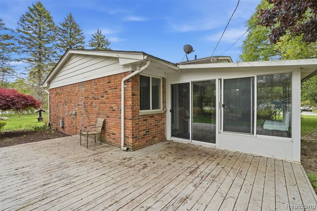 2478 Hiller Road, West Bloomfield, MI 48324