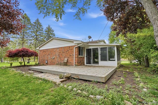 2478 Hiller Road, West Bloomfield, MI 48324