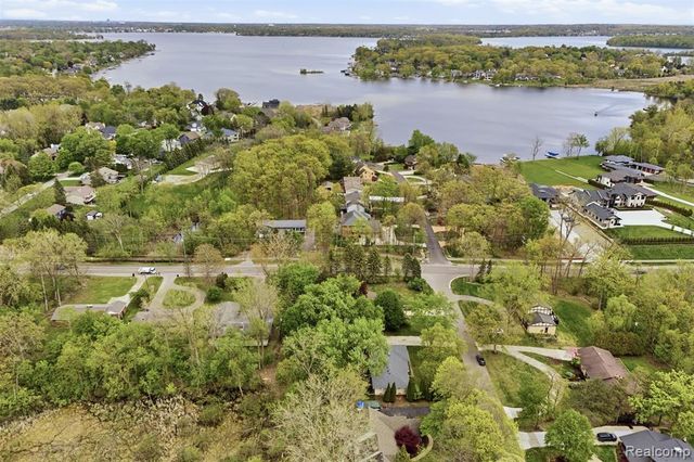 2478 Hiller Road, West Bloomfield, MI 48324