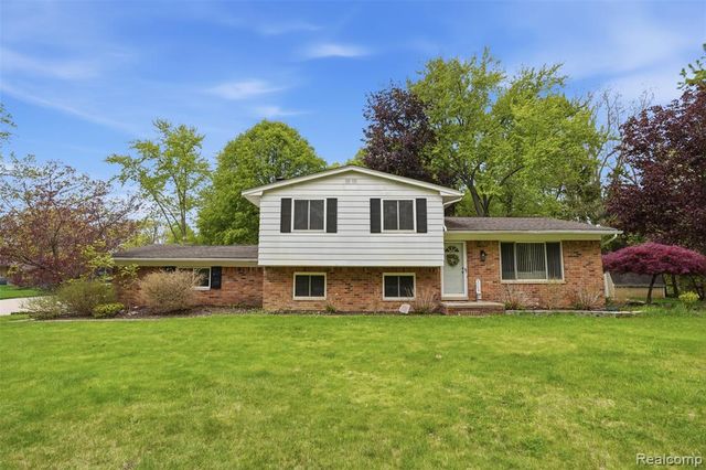 2478 Hiller Road, West Bloomfield, MI 48324