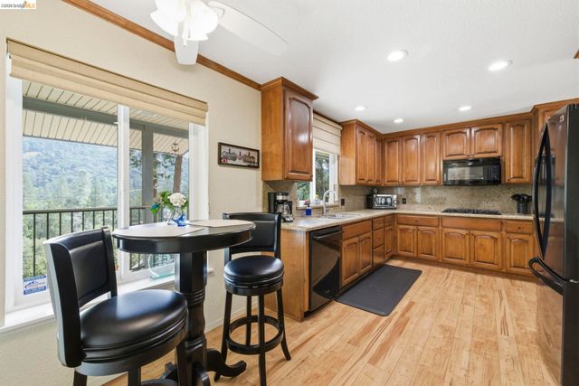 21955 Fallview Drive, Sonora, CA 95370