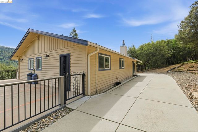 21955 Fallview Drive, Sonora, CA 95370