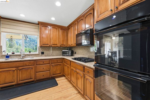 21955 Fallview Drive, Sonora, CA 95370