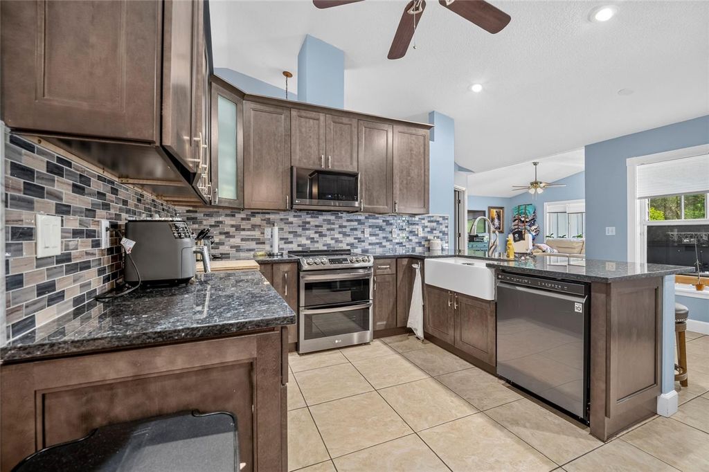 Image 11 of property listing at 608 WOODVIEW WAY, Bradenton, FL 34212