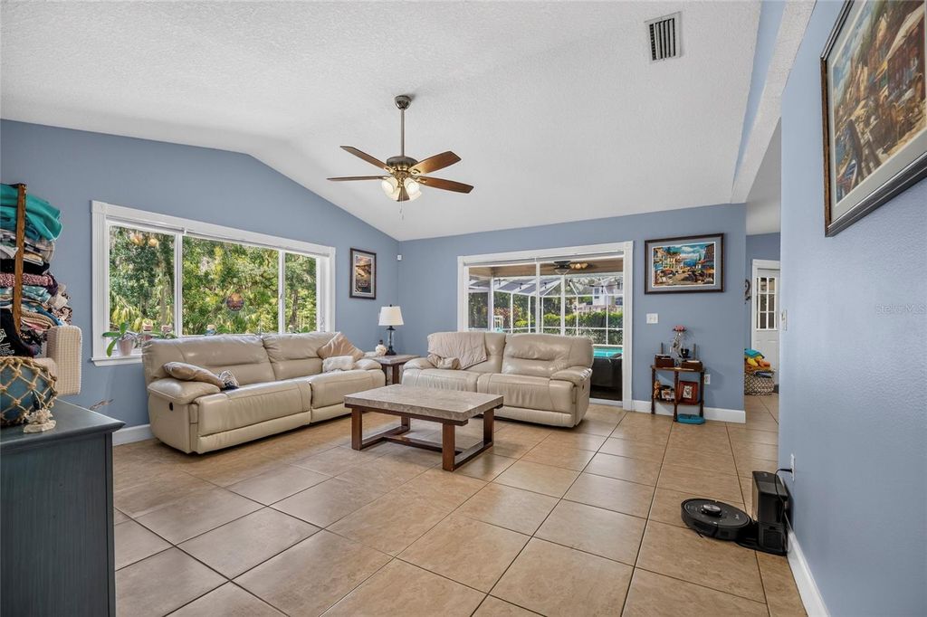 Image 15 of property listing at 608 WOODVIEW WAY, Bradenton, FL 34212