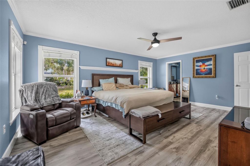 Image 18 of property listing at 608 WOODVIEW WAY, Bradenton, FL 34212
