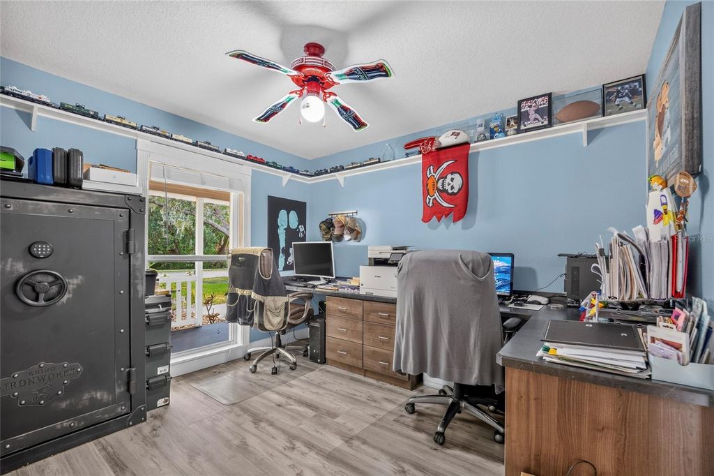 Image 24 of property listing at 608 WOODVIEW WAY, Bradenton, FL 34212
