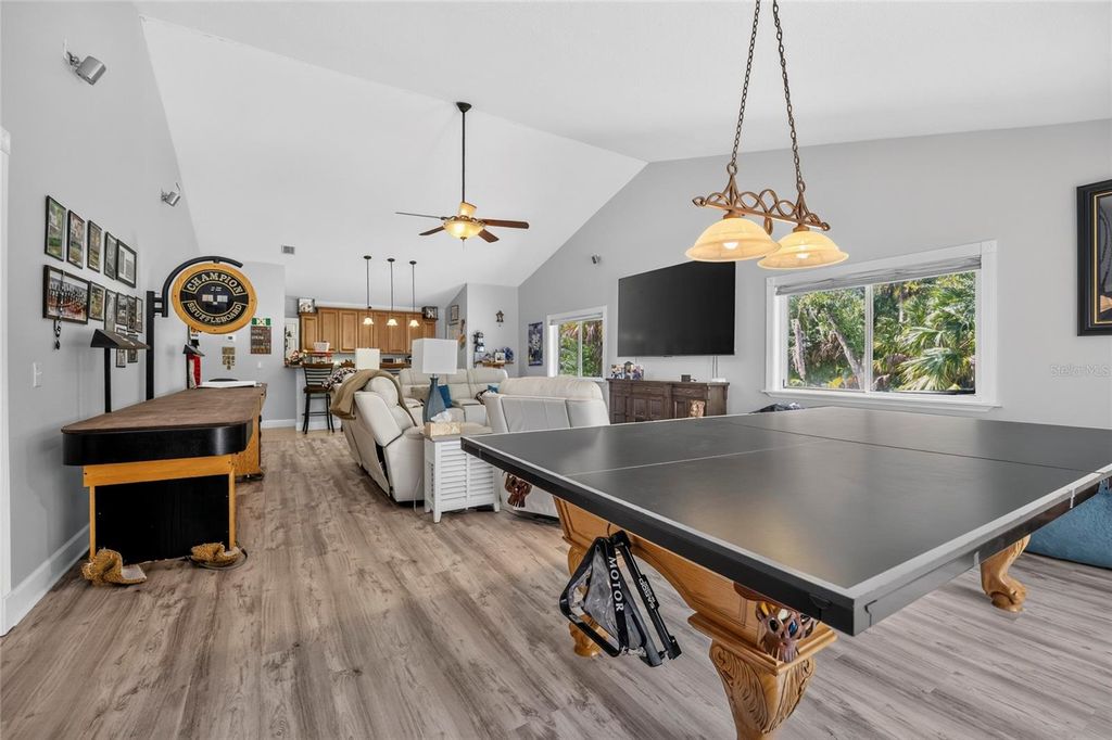 Image 28 of property listing at 608 WOODVIEW WAY, Bradenton, FL 34212