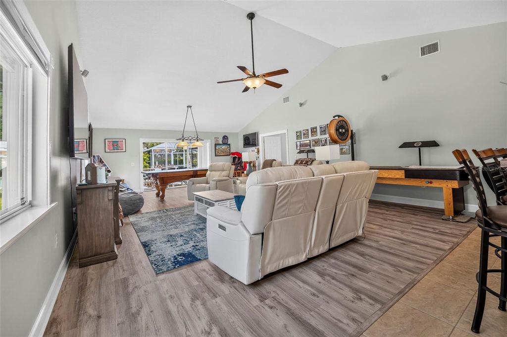 Image 29 of property listing at 608 WOODVIEW WAY, Bradenton, FL 34212