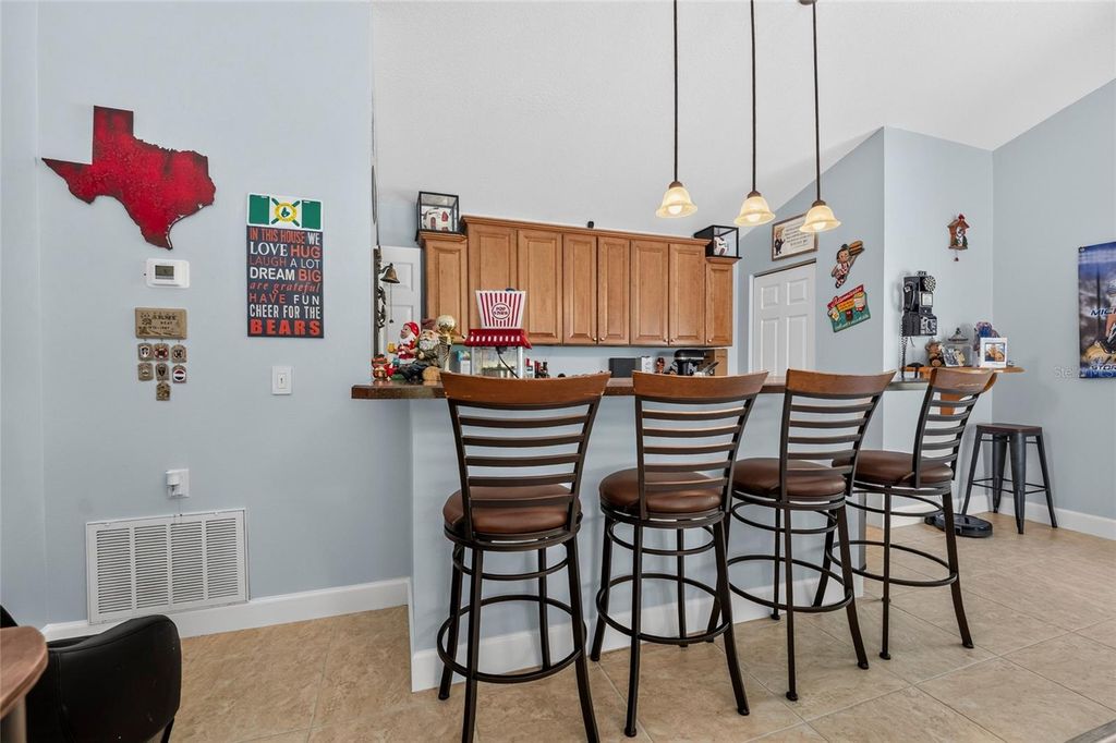 Image 31 of property listing at 608 WOODVIEW WAY, Bradenton, FL 34212
