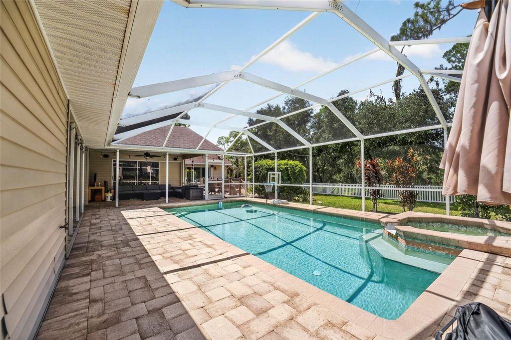 Image 33 of property listing at 608 WOODVIEW WAY, Bradenton, FL 34212