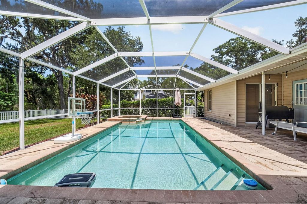 Image 34 of property listing at 608 WOODVIEW WAY, Bradenton, FL 34212