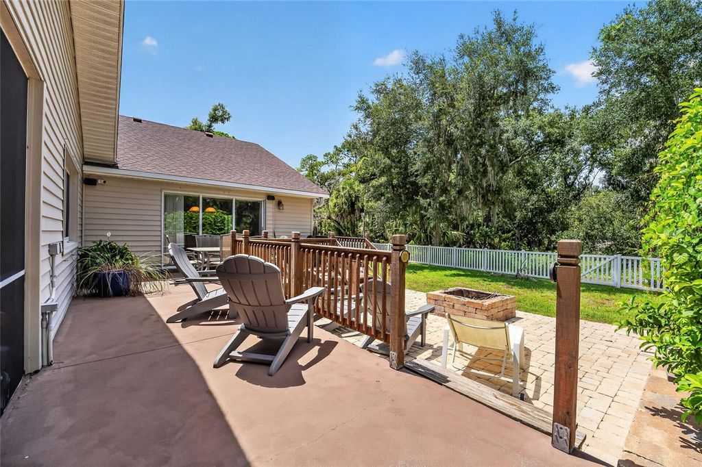 Image 36 of property listing at 608 WOODVIEW WAY, Bradenton, FL 34212
