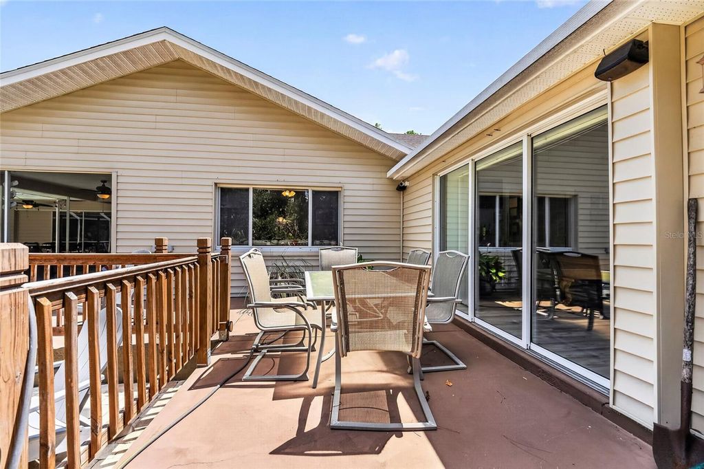 Image 37 of property listing at 608 WOODVIEW WAY, Bradenton, FL 34212