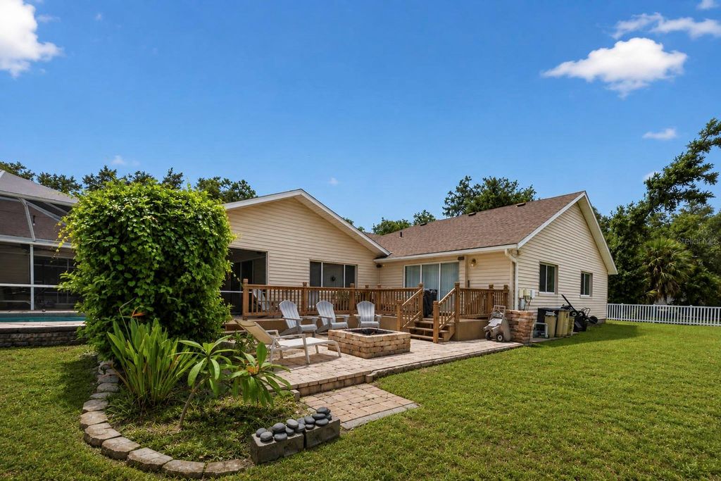 Image 38 of property listing at 608 WOODVIEW WAY, Bradenton, FL 34212