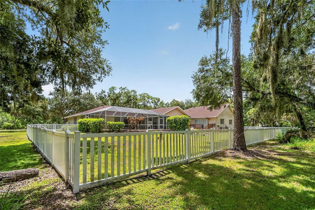 Image 39 of property listing at 608 WOODVIEW WAY, Bradenton, FL 34212