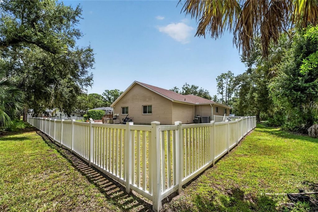 Image 40 of property listing at 608 WOODVIEW WAY, Bradenton, FL 34212