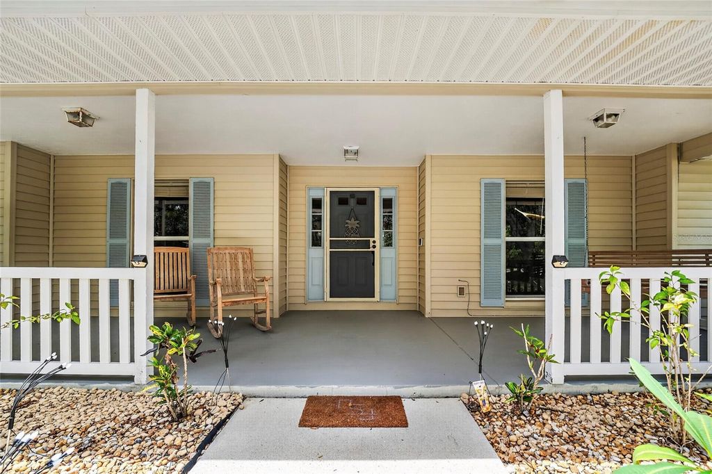 Image 5 of property listing at 608 WOODVIEW WAY, Bradenton, FL 34212