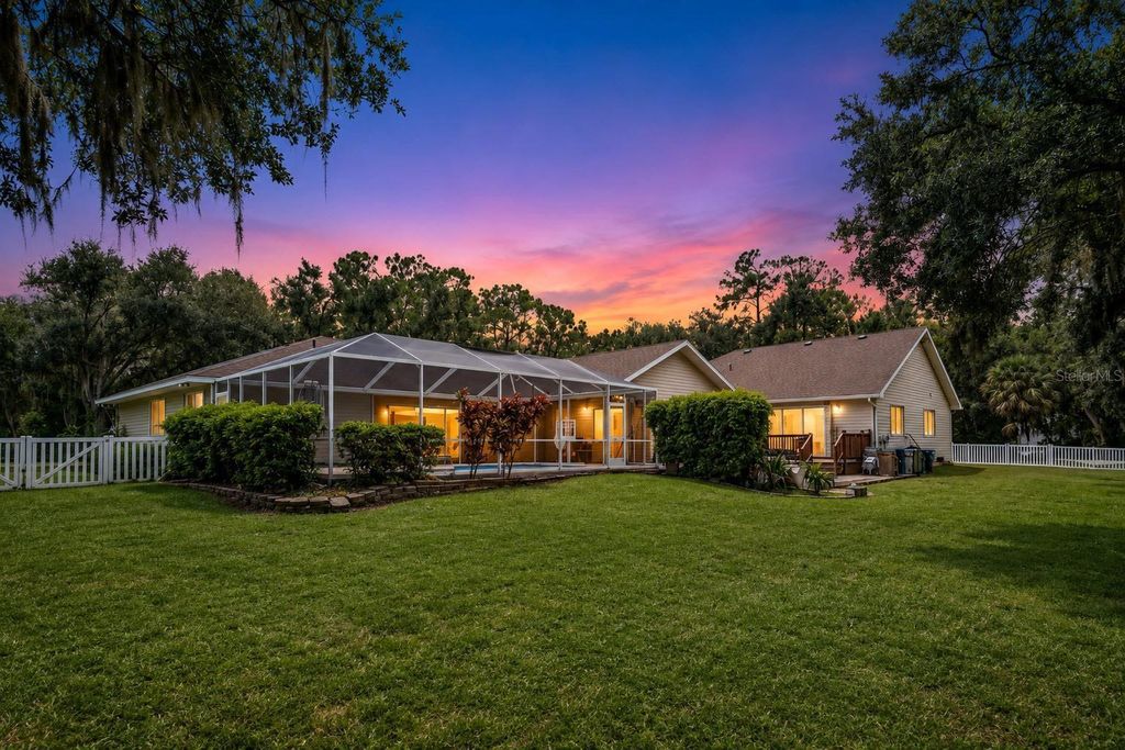 Image 41 of property listing at 608 WOODVIEW WAY, Bradenton, FL 34212