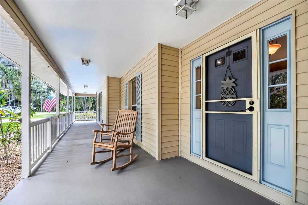 Image 6 of property listing at 608 WOODVIEW WAY, Bradenton, FL 34212