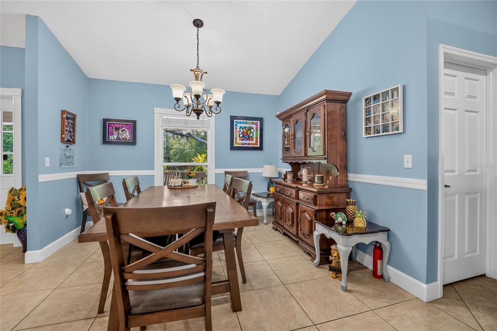 Image 10 of property listing at 608 WOODVIEW WAY, Bradenton, FL 34212